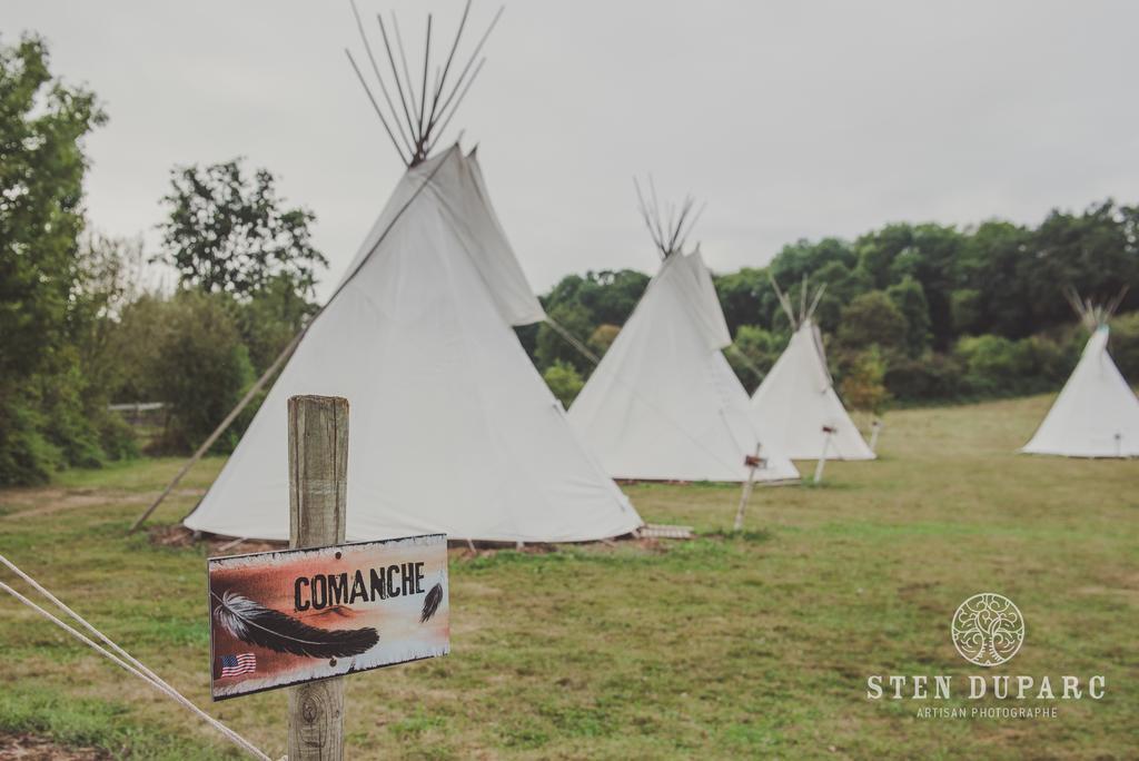 Les Tipis Du Bonheur De Vivre Hotel Brûlon Exterior foto