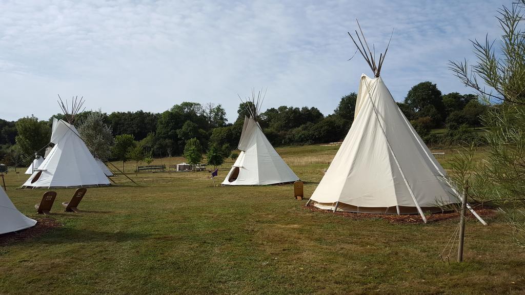 Les Tipis Du Bonheur De Vivre Hotel Brûlon Exterior foto