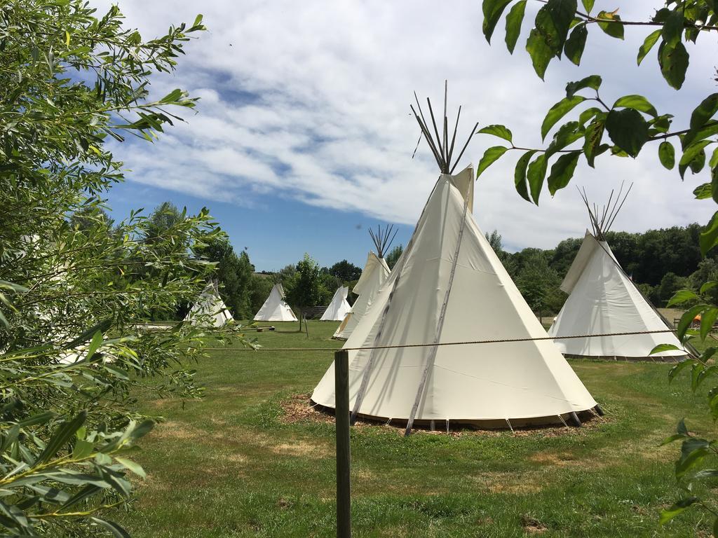 Les Tipis Du Bonheur De Vivre Hotel Brûlon Exterior foto